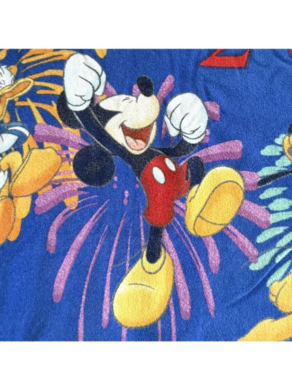 VTG 2004 Disney World Beach Towel Fireworks Fab 5 New Years 4th Of July Mickey - Picture 5 of 8